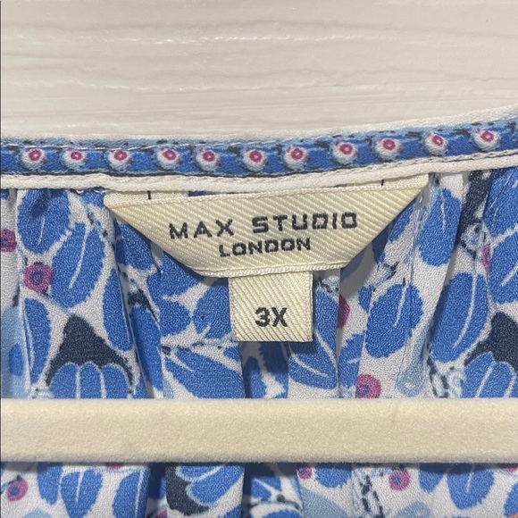 Max Studio Blue and White Patterned Blouse - Picture 3 of 5